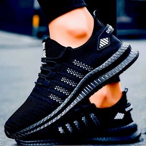 New - Ultra-Lightweight Ventilated Running Shoes- Unisex - Size M6.5 / W8